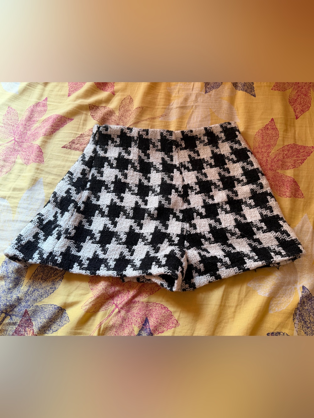 Black & White Houndstooth Knit Wrap Scarf - Timeless Women's Accessory